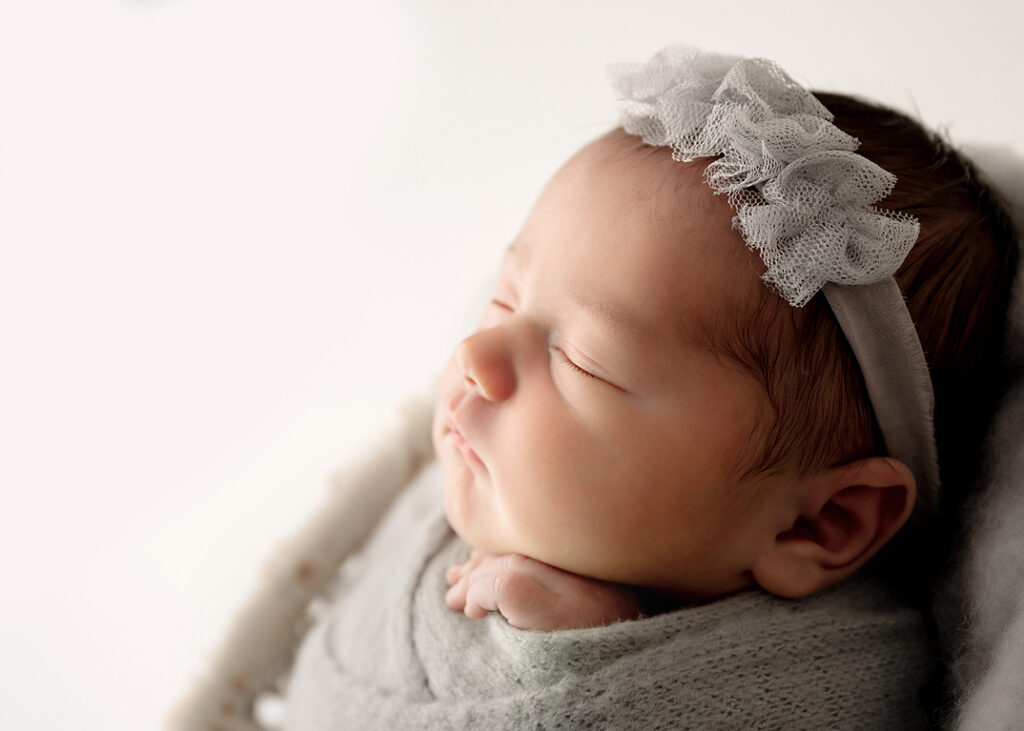 newborn baby profile picture, chicago newborn photographer