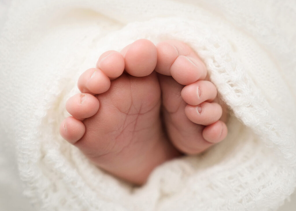 chicago newborn photography, newborn toes